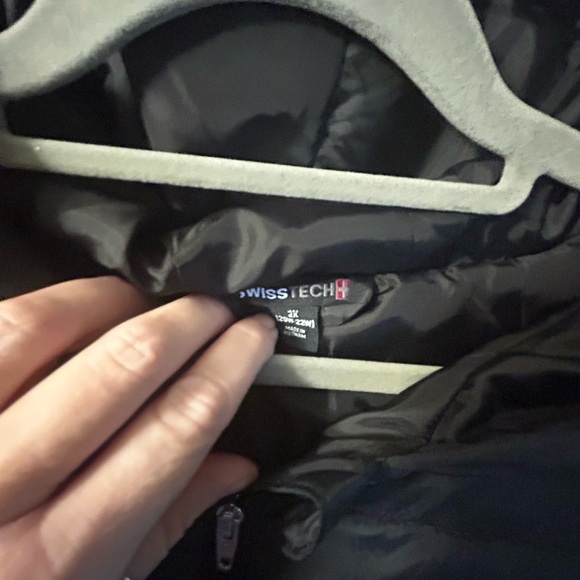 EUC Swiss Tech Black Quilted Vest w/Front Pockets & 2 Way Zipper, Elastic Waist - Picture 5 of 13